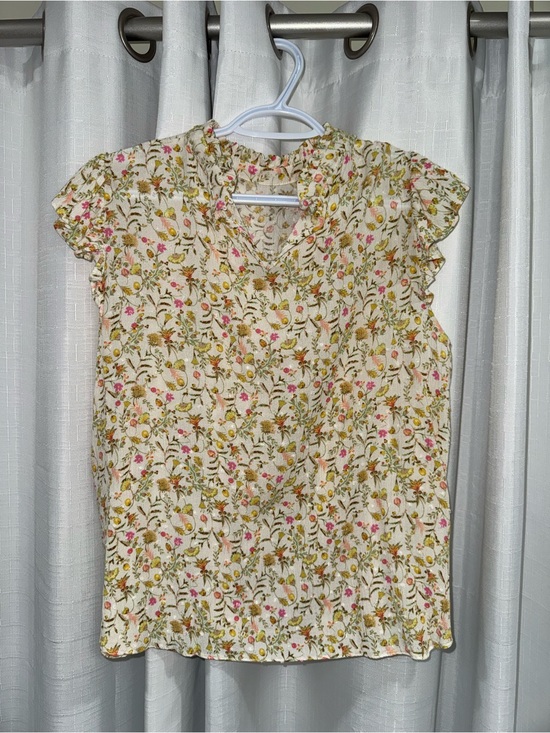 Tops - Floral Ruffle Sleeve Women’s Top in Cream and Pink